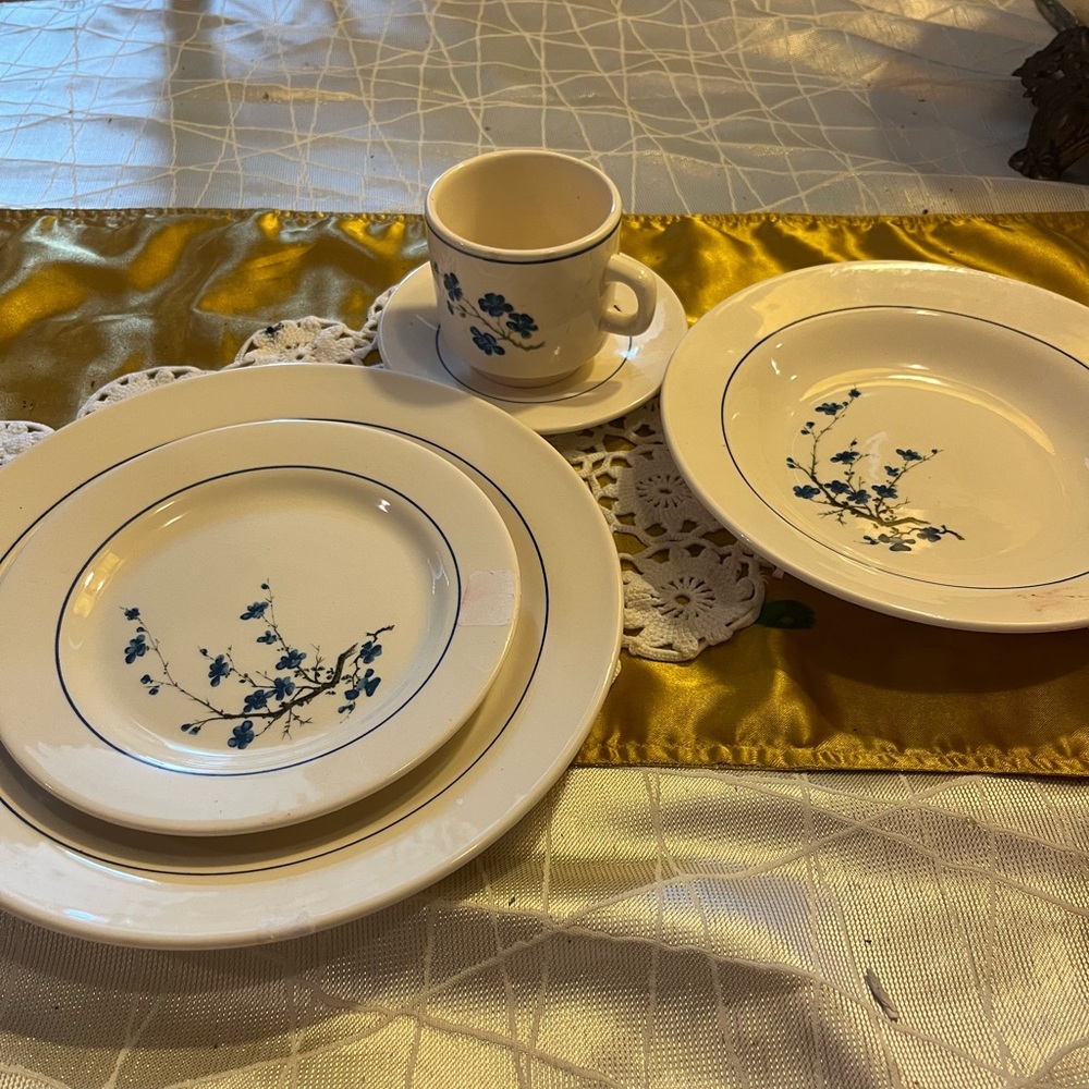 Oxford Blue Floral Dinnerware Set